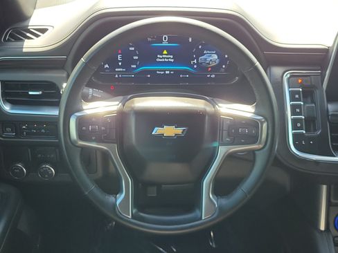 Used 2024 Chevrolet Suburban LT RWD image 19