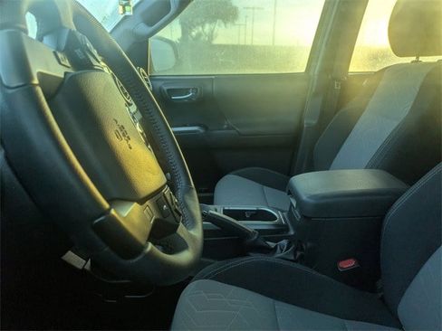 Used 2023 Toyota Tacoma 4x4 Double Cab image 7