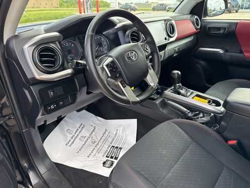 Used 2020 Toyota Tacoma SR5 w/ Technology Package AWD/4WD image 8