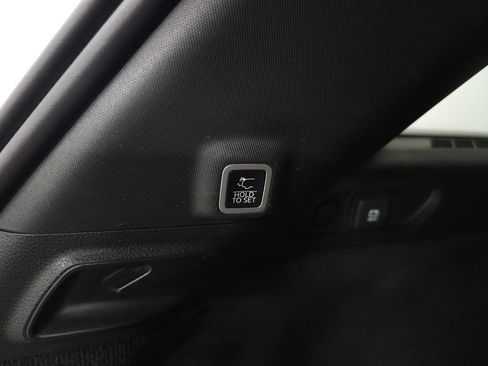 Used 2023 Jeep Grand Cherokee Overland w/ Luxury Tech Group IV AWD/4WD image 6