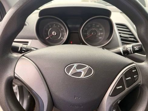 Used 2014 Hyundai Elantra SE FWD image 10