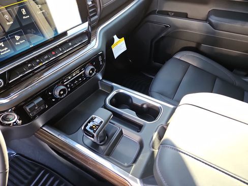 Used 2024 Chevrolet Silverado 1500 LT w/ Leather Package RWD image 24