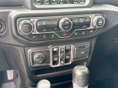 Used 2021 Jeep Gladiator Overland AWD/4WD image 17