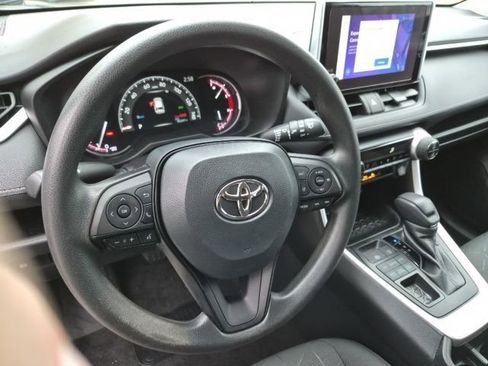 Used 2023 Toyota RAV4 XLE image 18