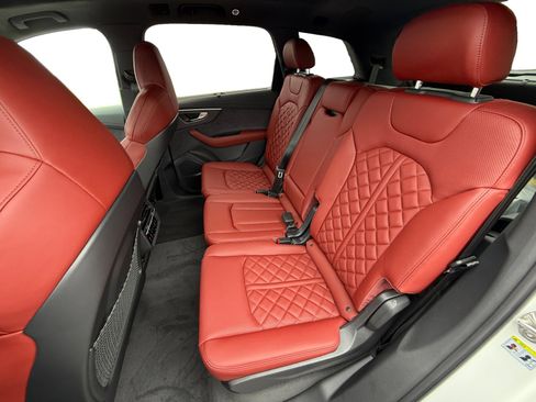 New 2026 Audi SQ7 Prestige image 16