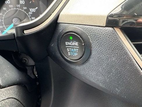Used 2022 Ford Escape SE w/ SE Sport Appearance Package FWD image 17