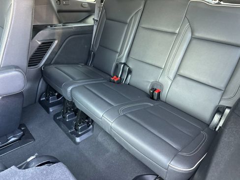 Used 2025 Chevrolet Tahoe Premier RWD image 15