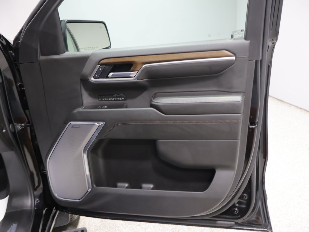 Used 2025 Chevrolet Silverado 1500 High Country w/ Midnight Edition AWD/4WD image 24