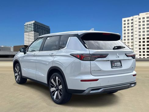 New 2025 Mitsubishi Outlander SE image 4