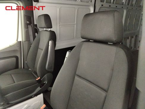 Used 2023 Mercedes-Benz Sprinter 2500 image 22