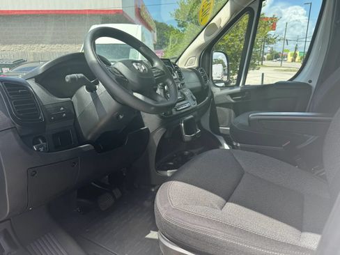 Used 2025 RAM ProMaster 2500 w/ U-Haul Equipment Group FWD image 25
