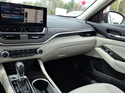 Certified 2023 Nissan Altima 2.5 SV w/ SV Premium Package FWD image 15