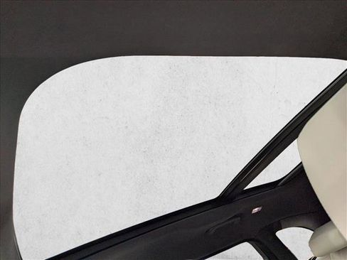 Used 2022 Land Rover Range Rover Velar R-Dynamic S image 15