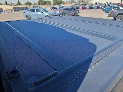 Used 2021 Nissan Titan PRO-4X w/ Pro-4x Convenience Package image 13