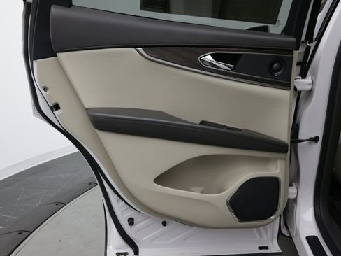 Used 2019 Lincoln Nautilus Reserve FWD image 29