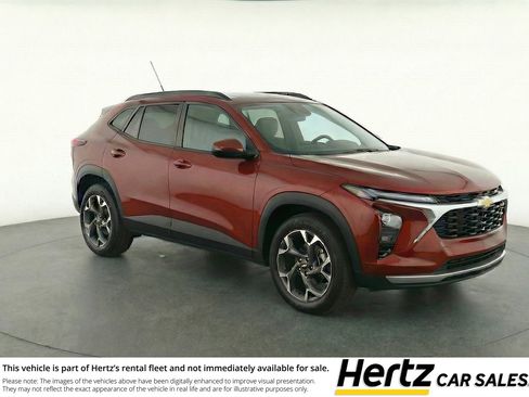 Used 2025 Chevrolet Trax LT image 1