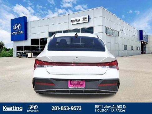 Used 2025 Hyundai Elantra SE FWD image 6