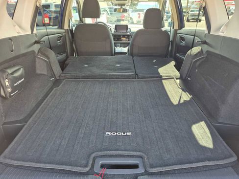 Used 2025 Nissan Rogue SV image 7