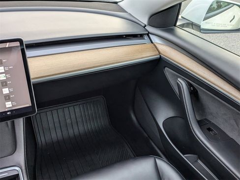 Used 2023 Tesla Model 3 Standard Range image 16