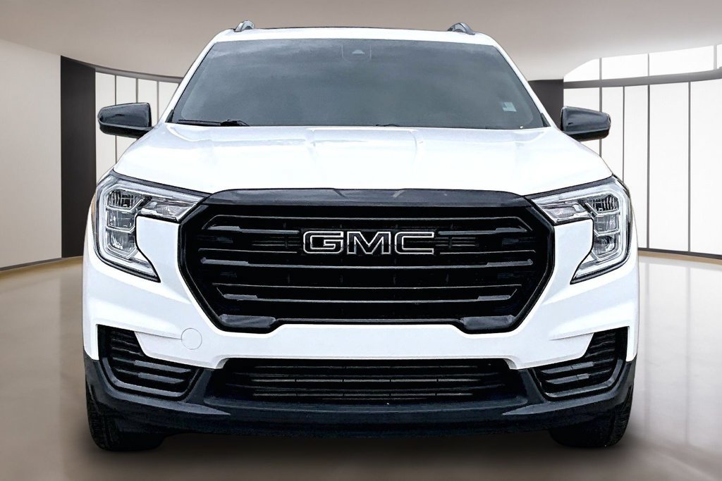 Used 2023 GMC Terrain SLE w/ Driver Convenience Package FWD image 3