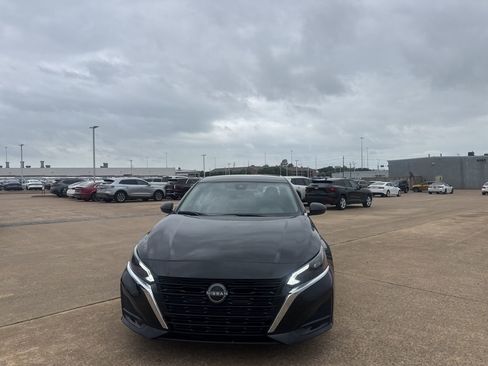 Certified 2025 Nissan Altima 2.5 SV image 4