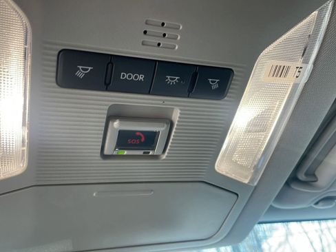 Used 2025 Toyota RAV4 XLE image 18