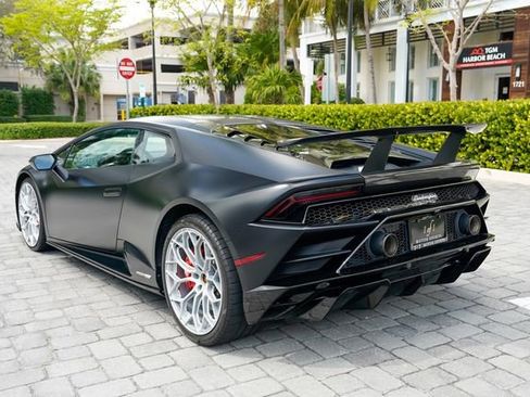 Used 2022 Lamborghini Huracan EVO image 20