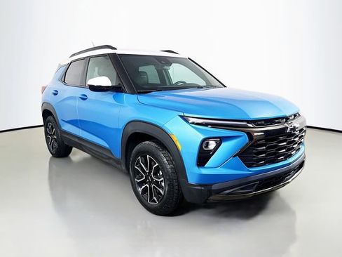 Used 2025 Chevrolet TrailBlazer ACTIV w/ Driver Confidence Package image 2