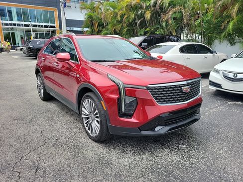 Used 2024 Cadillac XT4 Premium Luxury FWD image 3