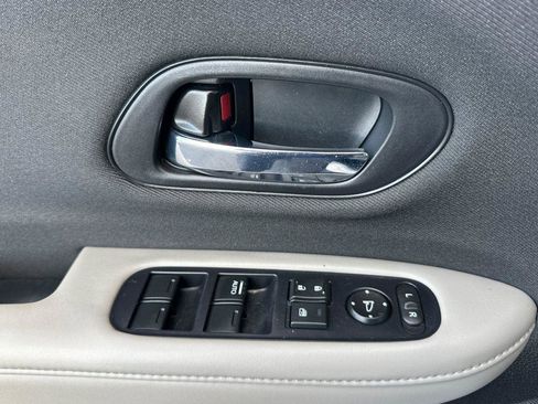 Certified 2022 Honda HR-V LX image 10