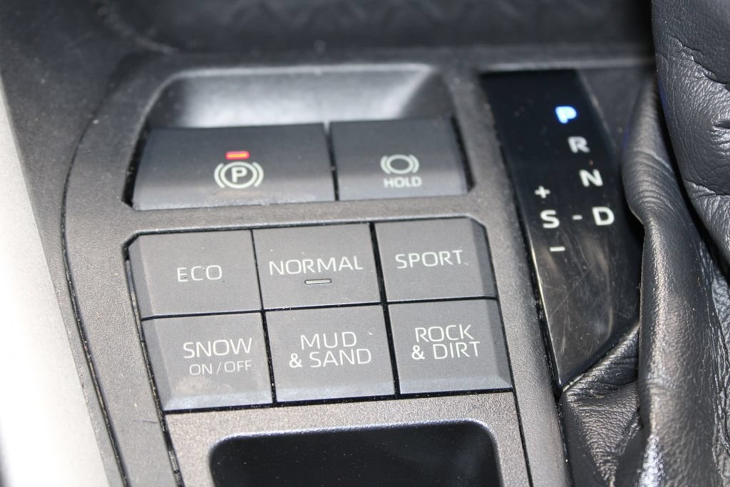 Used 2021 Toyota RAV4 XLE AWD/4WD image 36