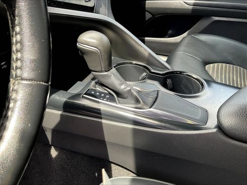 Used 2019 Toyota Camry SE FWD image 16