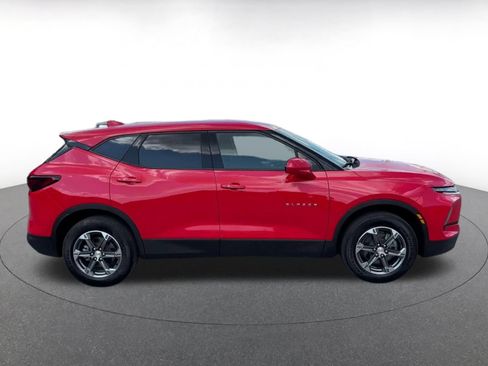 Used 2025 Chevrolet Blazer LT FWD image 13