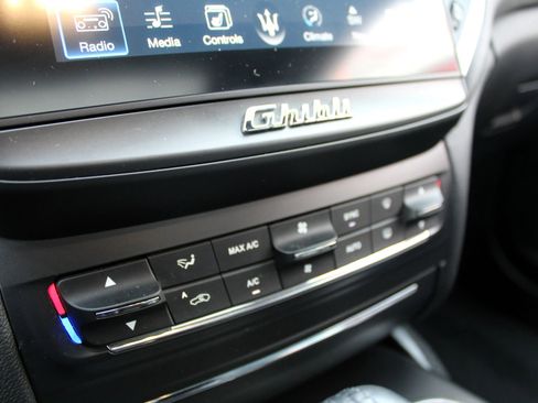 Used 2017 Maserati Ghibli image 19