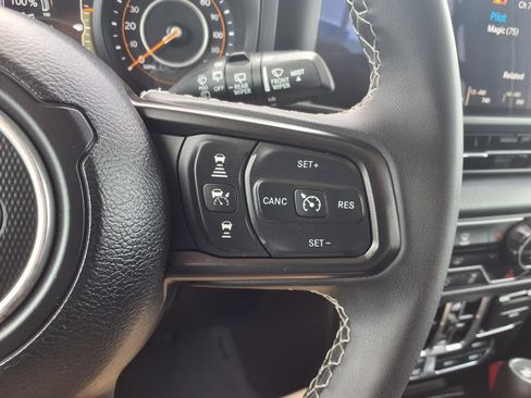 Used 2025 Jeep Wrangler Unlimited Rubicon AWD/4WD image 16