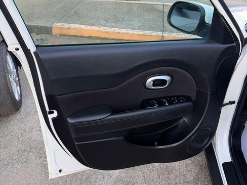 Used 2019 Kia Soul + FWD image 5