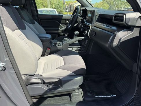 Used 2025 Toyota Tacoma TRD Sport image 14