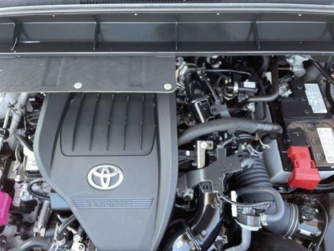 Used 2024 Toyota Highlander XLE AWD/4WD image 22