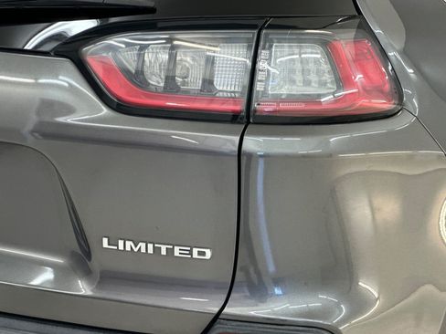 Used 2019 Jeep Cherokee Limited FWD image 30