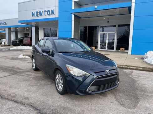 Used 2017 Toyota Yaris iA image 2