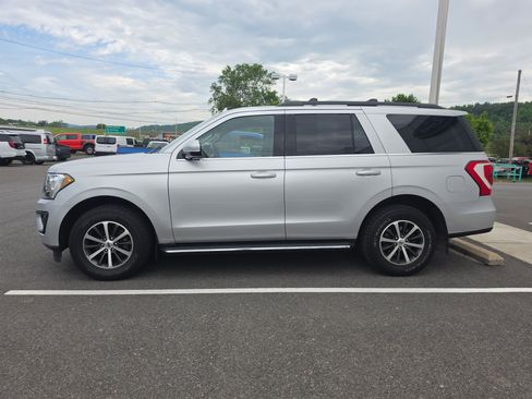Used 2018 Ford Expedition XLT w/ Equipment Group 202A AWD/4WD image 7