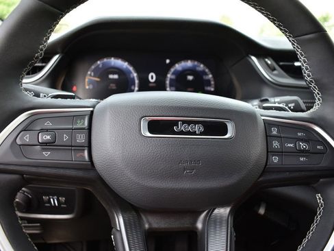 Used 2025 Jeep Grand Cherokee L Laredo w/ Luxury Tech Group I AWD/4WD image 14