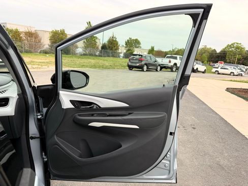 Used 2018 Chevrolet Bolt LT FWD image 23