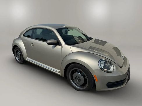 Used 2013 Volkswagen Beetle 2.5 FWD image 4