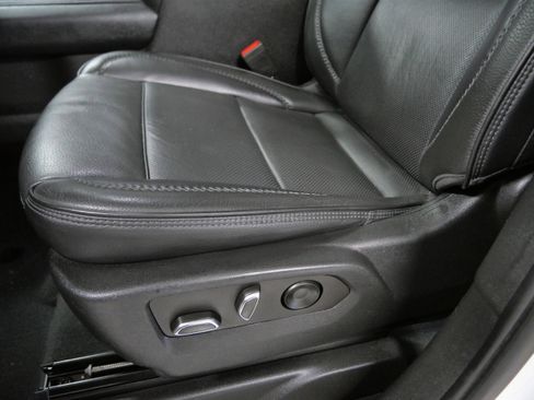 Used 2022 GMC Yukon Denali w/ Denali Premium Package image 20