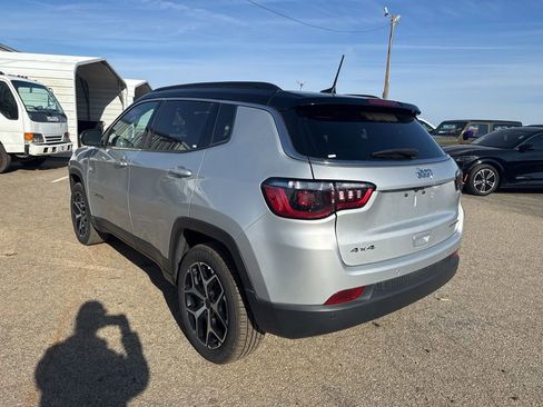 Used 2025 Jeep Compass Limited image 2