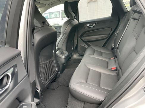 Used 2025 Volvo XC60 B5 Plus image 32