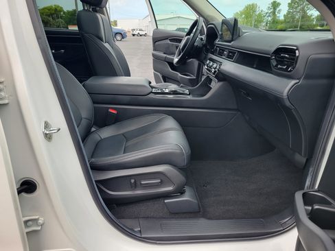 Used 2024 Honda Pilot Touring image 34