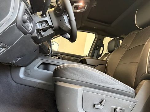 New 2026 RAM 2500 Limited AWD/4WD image 14