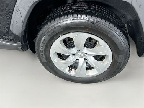 Used 2020 Toyota RAV4 LE image 11